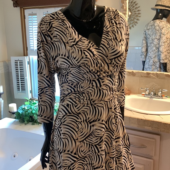 Nine & Co Dress - Picture 3 of 9